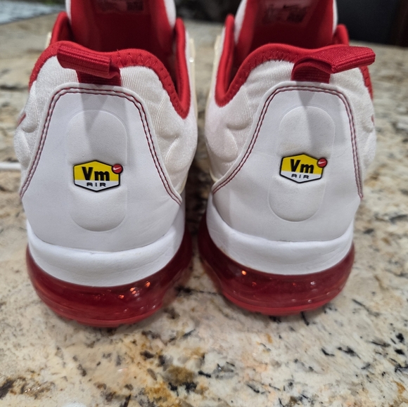 Nike Air Vapormax Plus Sneakers Men's Size 11 DH0279-100 Wht/Red - Picture 5 of 9